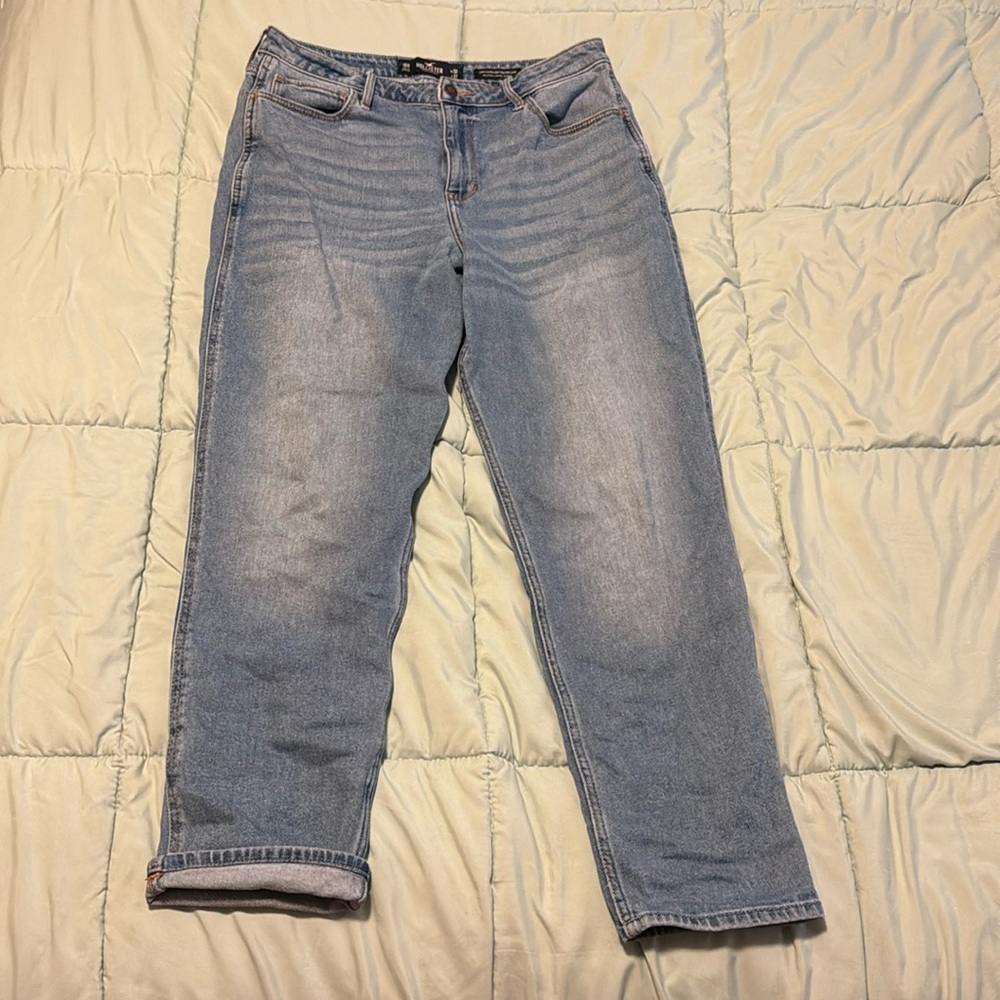 Hollister Curvy ultra high-rise mom Jean size w32 L27 /15R